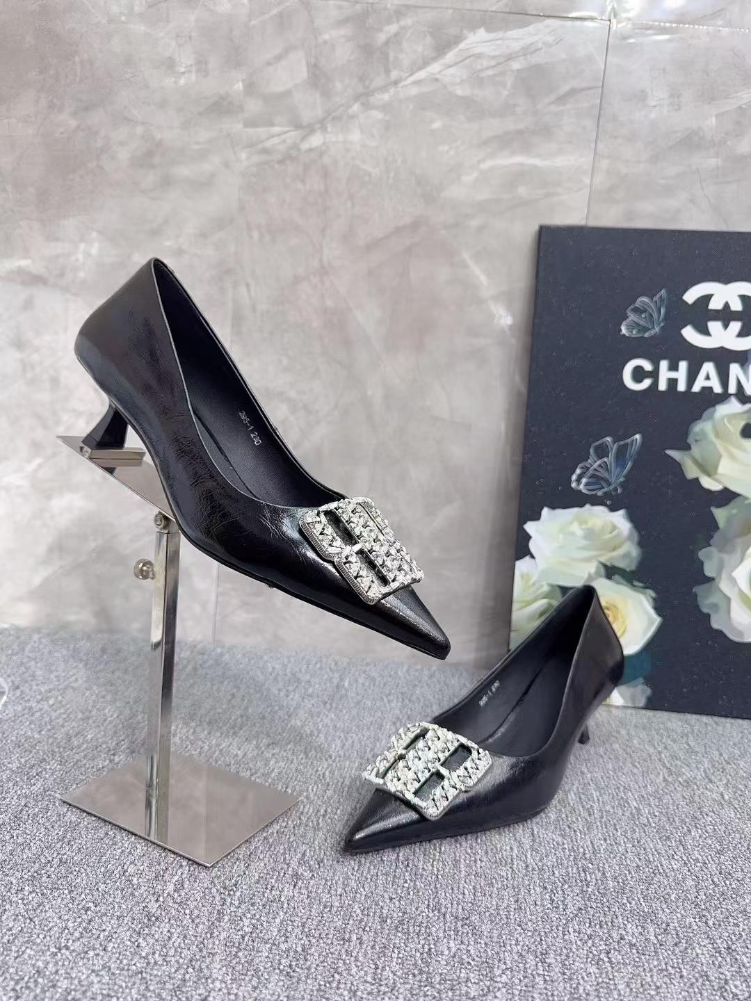 Pointed Toe Pump